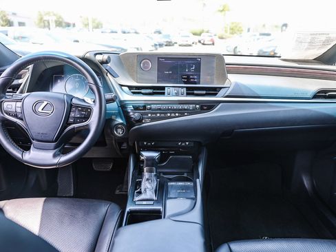 Used 2020 Lexus ES 350 w/ Premium Package FWD image 2