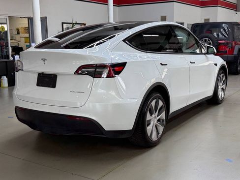Used 2021 Tesla Model Y Long Range AWD/4WD image 2