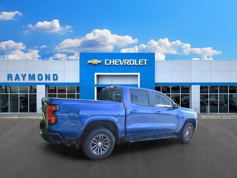 Used 2023 Chevrolet Colorado LT w/ LT Convenience Package AWD/4WD image 3