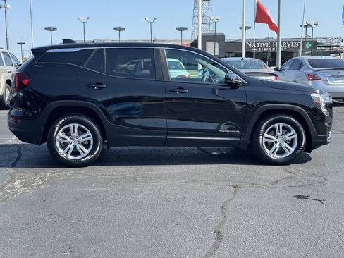 Used 2022 GMC Terrain SLE FWD image 4