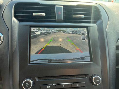 Used 2018 Ford Fusion SE w/ Equipment Group 201A FWD image 19