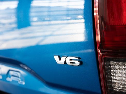 Used 2018 Toyota Tacoma TRD Sport image 7