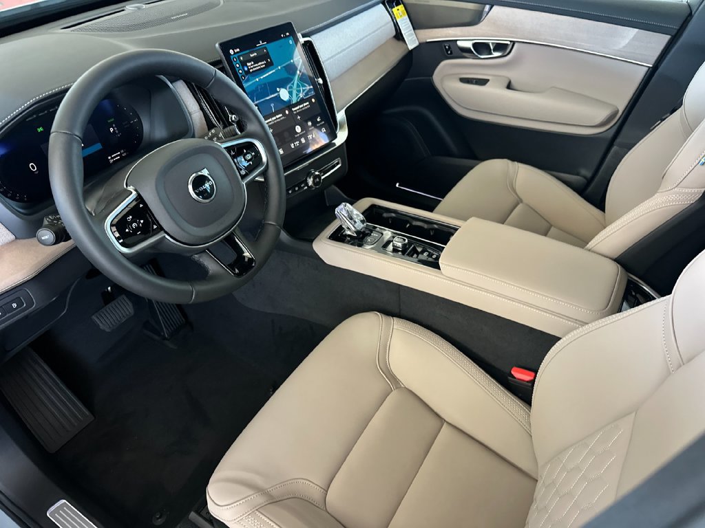 New 2026 Volvo XC90 T8 Plus AWD/4WD image 9