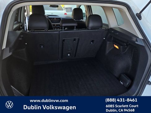 Certified 2023 Volkswagen Taos SE w/ Panoramic Sunroof Package AWD/4WD image 24