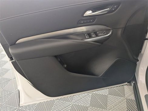 Used 2024 Cadillac XT4 Premium Luxury image 10