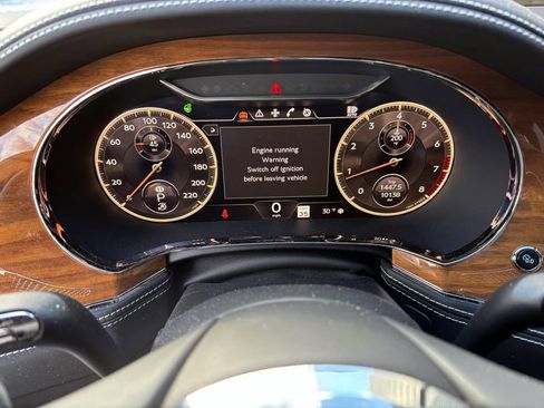 Used 2022 Bentley Flying Spur V8 image 11