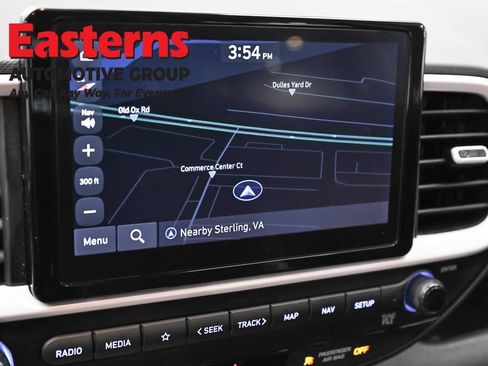 Used 2023 Hyundai Venue Limited FWD image 19