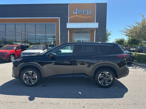 Used 2025 Nissan Rogue SV FWD image 10