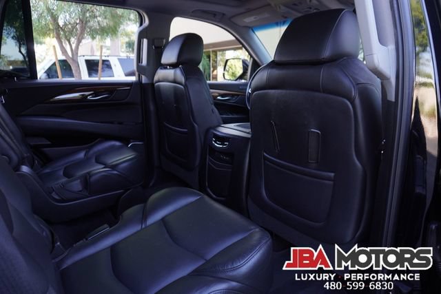 Used 2018 Cadillac Escalade Premium Luxury AWD/4WD image 9