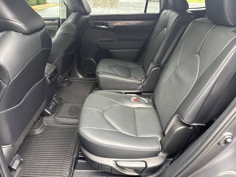 Used 2023 Toyota Highlander Limited AWD/4WD image 7
