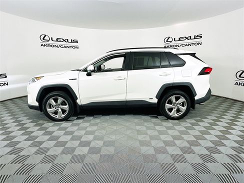 Used 2021 Toyota RAV4 XLE Premium image 6