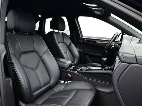 Used 2022 Porsche Macan image 18