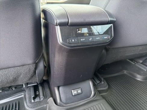 Used 2023 Toyota Highlander L FWD image 28