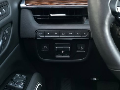 Used 2021 Cadillac Escalade Premium Luxury w/ Driver Assist Tech Package image 33