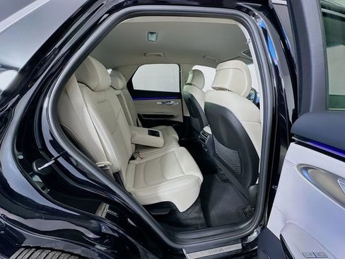 Certified 2026 Genesis GV70 2.5T image 28