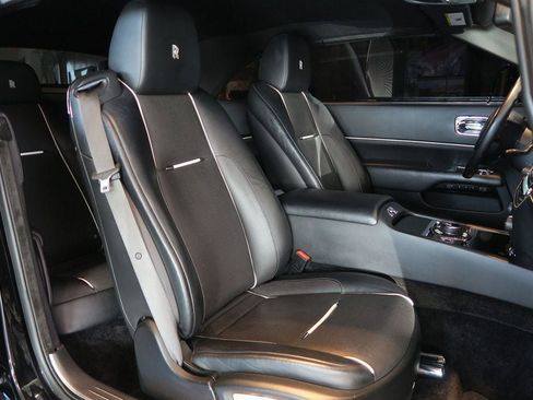 Used 2017 Rolls-Royce Dawn image 33