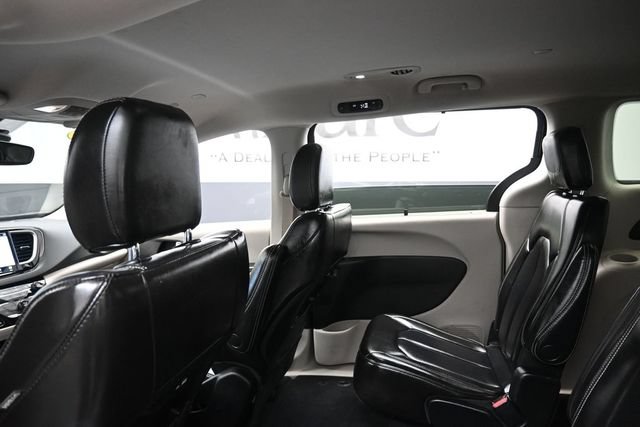 Used 2023 Chrysler Pacifica Touring-L FWD image 25