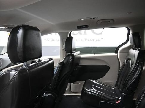 Used 2023 Chrysler Pacifica Touring-L FWD image 25