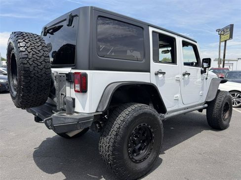 Used 2017 Jeep Wrangler Unlimited Rubicon w/ Connectivity Group AWD/4WD image 5