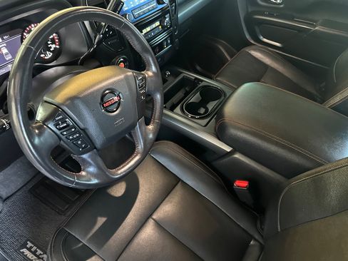 Used 2021 Nissan Titan PRO-4X w/ Pro-4x Convenience Package AWD/4WD image 9