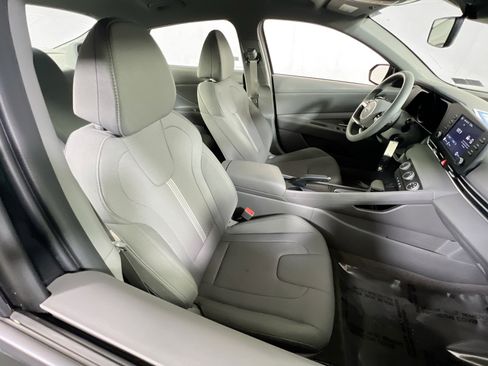 Used 2023 Hyundai Elantra SE image 25