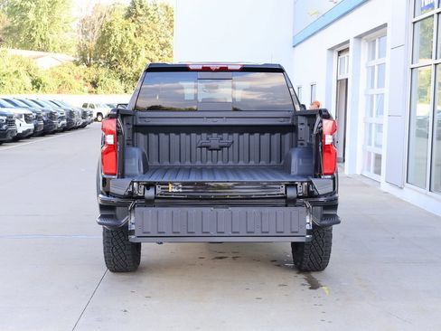 New 2026 Chevrolet Silverado 1500 ZR2 image 37