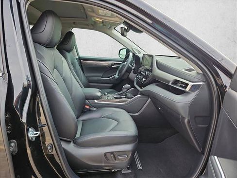Used 2025 Toyota Highlander Limited AWD/4WD image 23