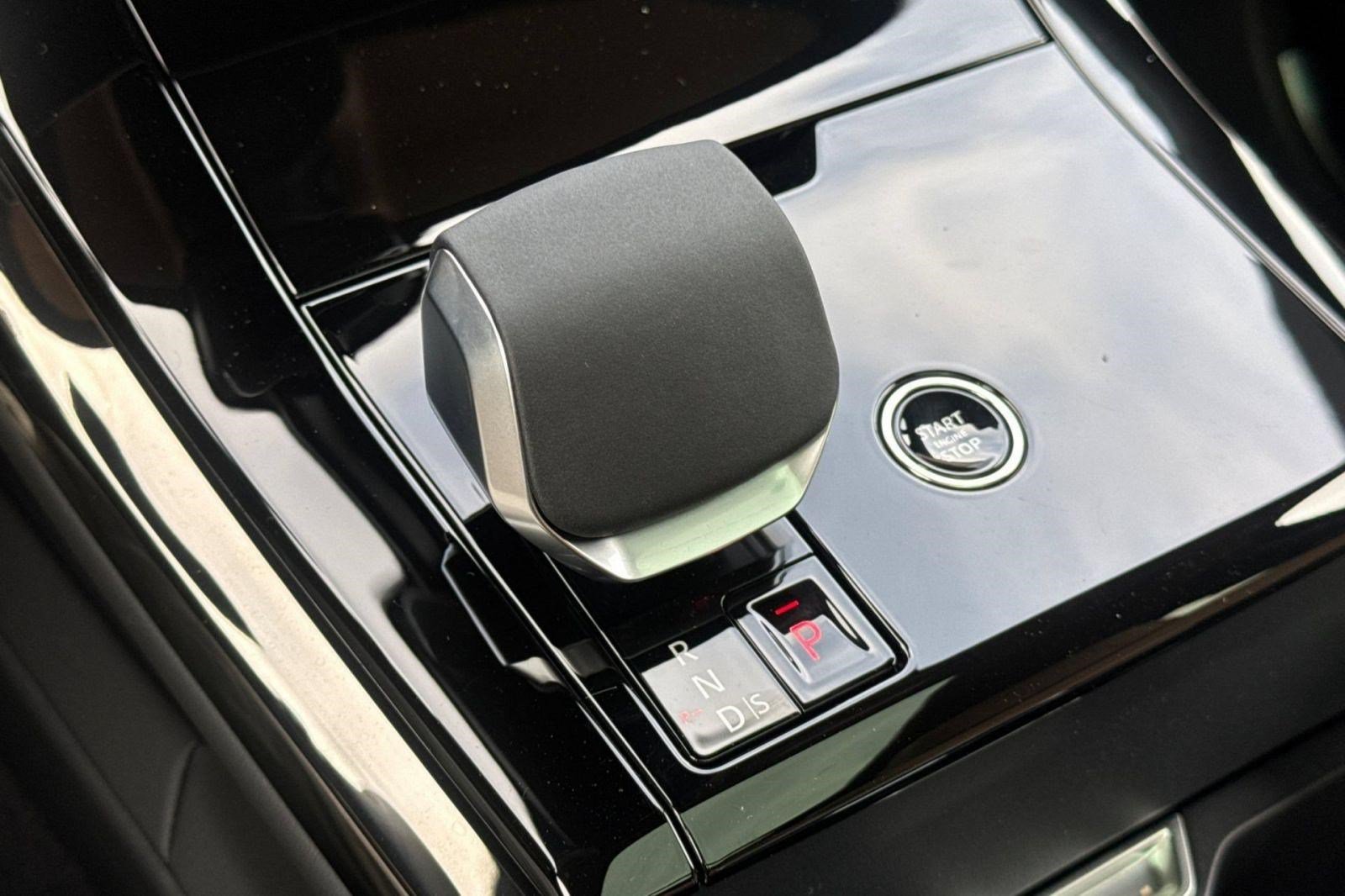 New 2026 Land Rover Range Rover Sport SE AWD/4WD image 18