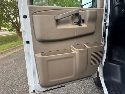 Used 2018 Chevrolet Express 2500 w/ Communications Package RWD image 11