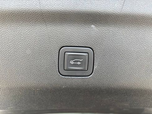 Used 2025 Chevrolet Suburban Premier AWD/4WD image 35