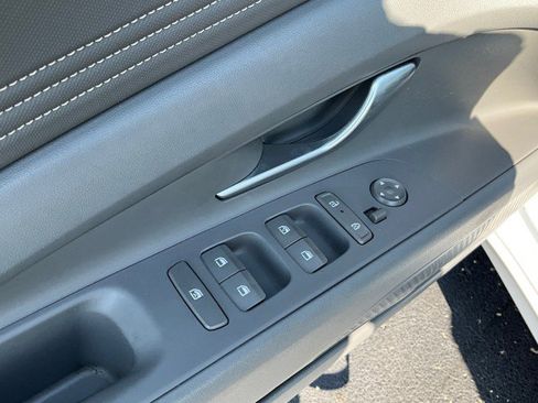 Used 2025 Hyundai Elantra SEL FWD image 26