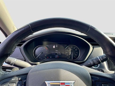 Used 2019 Cadillac XT4 Luxury w/ Cold Weather Package image 9