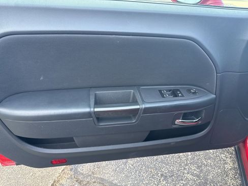 Used 2013 Dodge Challenger SXT image 22