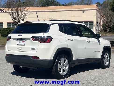 Used 2018 Jeep Compass Latitude image 3