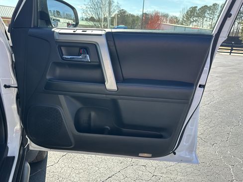 Used 2015 Toyota 4Runner SR5 image 15