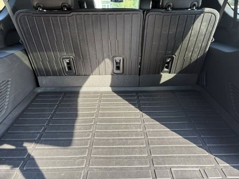 Certified 2025 Chevrolet Suburban Premier image 6