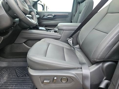 Used 2026 Chevrolet Suburban Z71 w/ Comfort Package AWD/4WD image 14