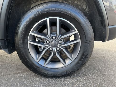 Used 2020 Jeep Grand Cherokee Limited image 10