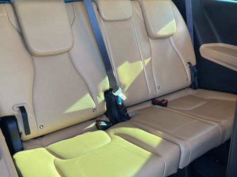Used 2022 Kia Carnival LX FWD image 23