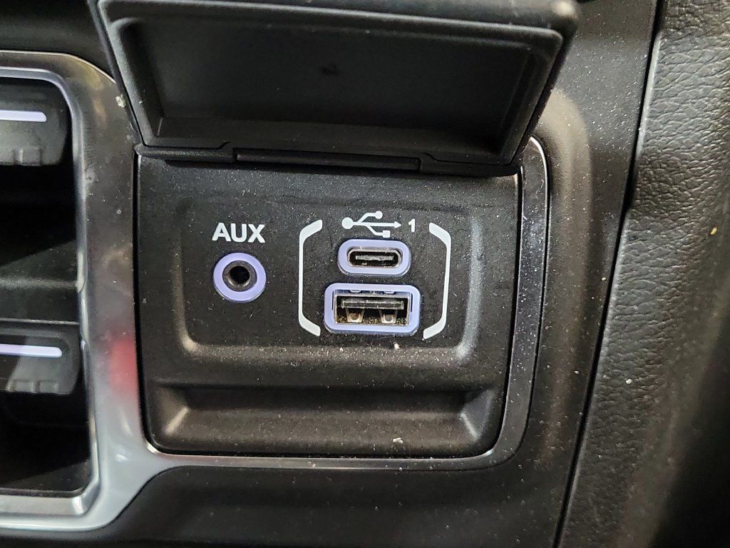 Used 2023 Jeep Wrangler Unlimited Sahara w/ Cold Weather Group AWD/4WD image 22
