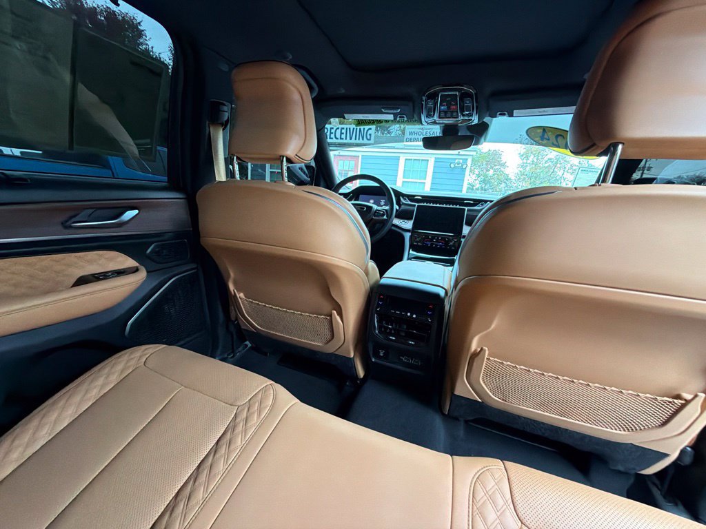 Used 2024 Jeep Grand Cherokee Summit w/ High Altitude Package AWD/4WD image 10