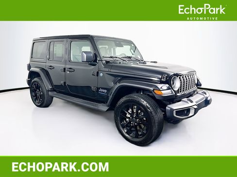 Used 2025 Jeep Wrangler Sahara image 1