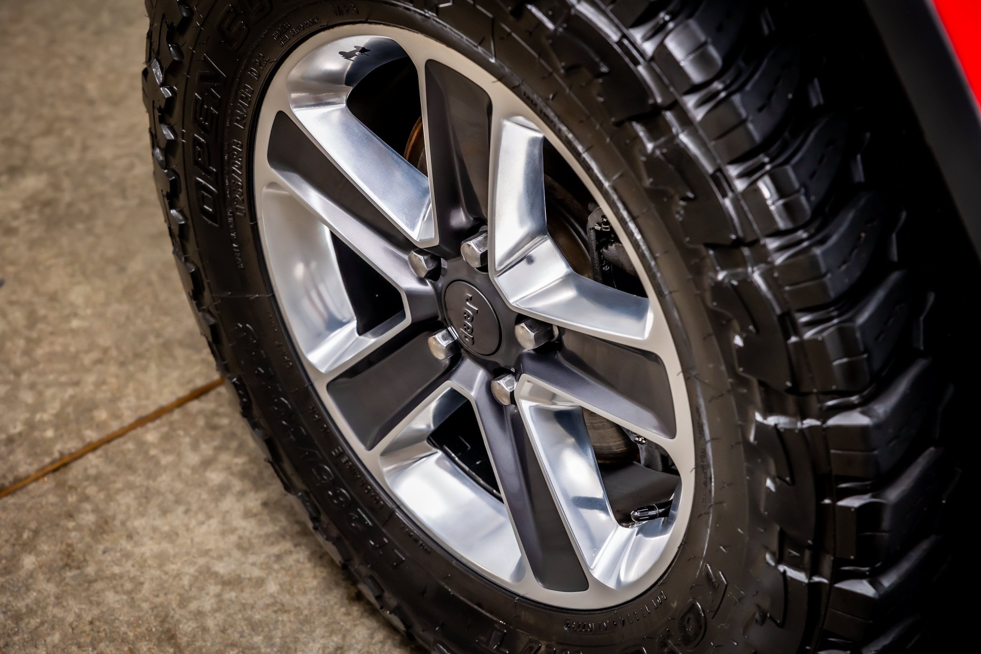 Used 2018 Jeep Wrangler Unlimited Sahara AWD/4WD image 19