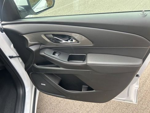 Used 2023 Chevrolet Traverse Premier image 6