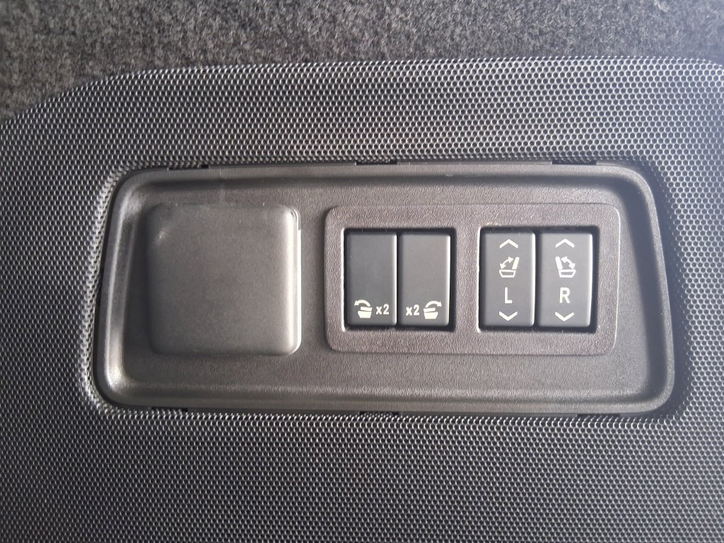 Used 2026 Cadillac Escalade Platinum Sport w/ LPO, Floor Liner Package RWD image 7