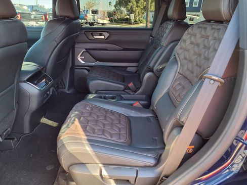 Used 2025 Nissan Armada Platinum Reserve image 18