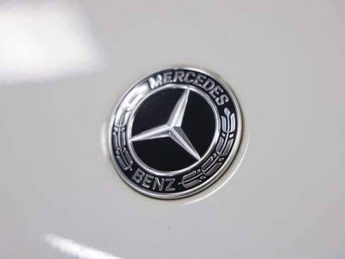 Used 2022 Mercedes-Benz GLC 300 4MATIC image 4
