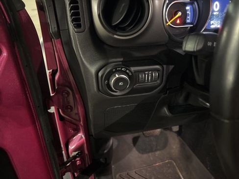 Used 2021 Jeep Wrangler Unlimited Sport image 12