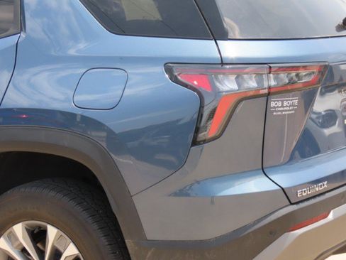 Used 2025 Chevrolet Equinox LT w/ Convenience Package II FWD image 14