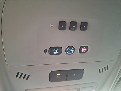 Used 2015 Chevrolet Volt Premium w/ Premium Trim Package image 25